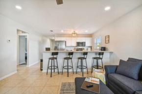 Family Villa 3 miles to Anna Maria Beaches & IMG